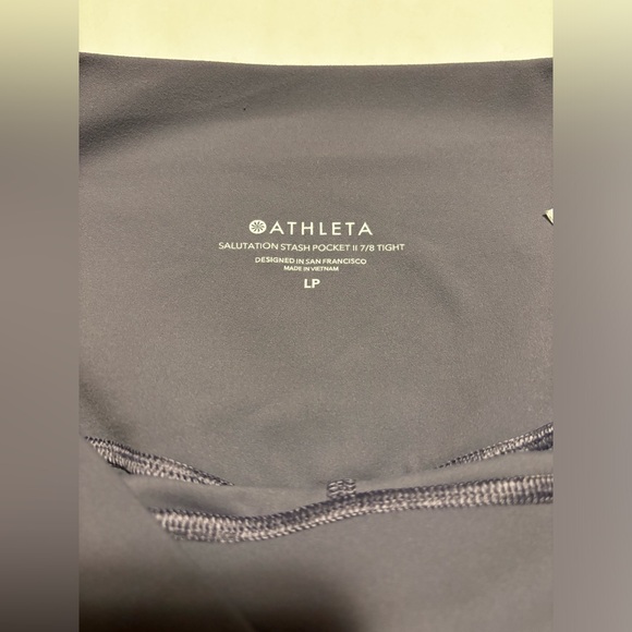 Athleta Salutation Stash Pocket II, wisteria purple 7/8th leggings, LP - Picture 3 of 10